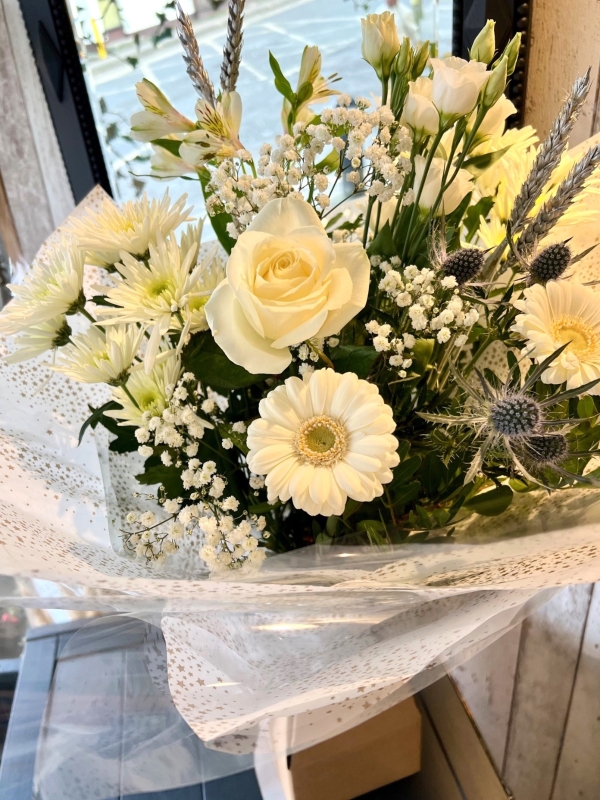 White Christmas Handtied
