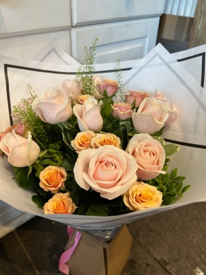 Sweet Kisses Rose Handtied