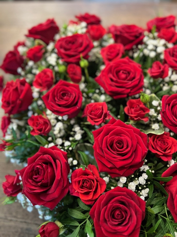 Red Rose & Gypsophelia heart