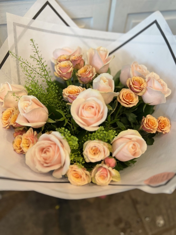 Sweet Kisses Rose Handtied