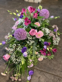Cottage style mixed teardrop spray