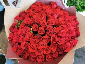 100 Roses Handtied