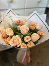 Sweet Kisses Rose Handtied